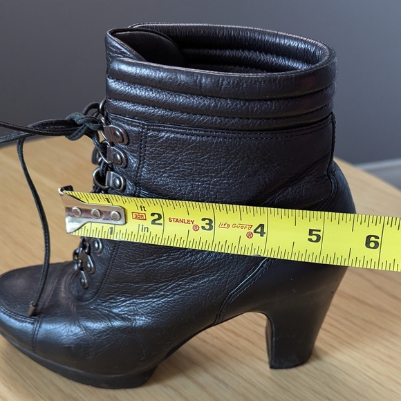 Kenneth Cole Women's (Size 6M) Black Leather Lace-Up Boots With Block Heel - Picture 5 of 16